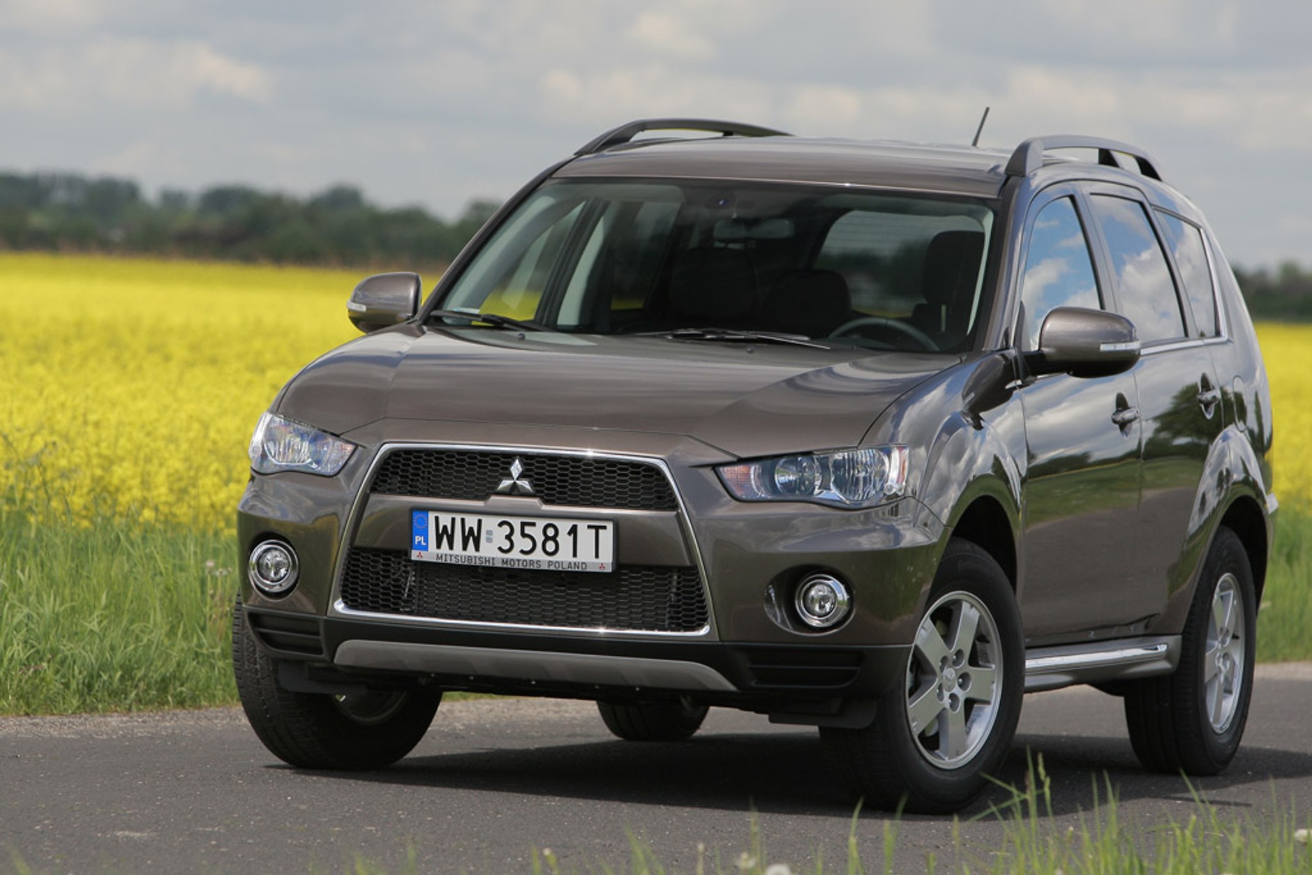 Mitsubishi Outlander: czy warto kupić podstawową wersję