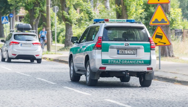 Jakie uprawnienia wobec kierowców mają Żandarmeria Wojskowa i Straż Graniczna?