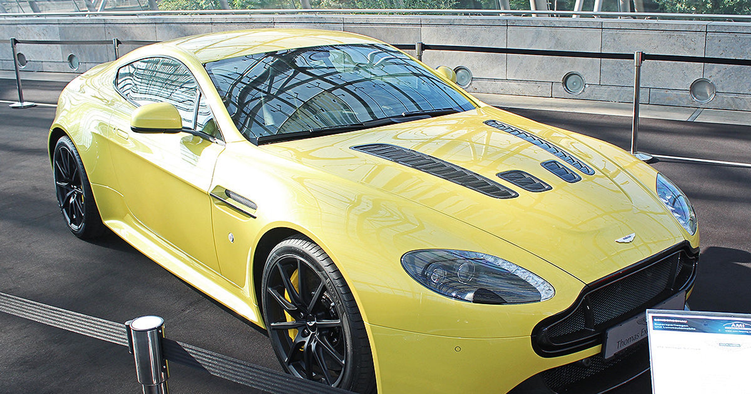 Aston-Martin-V12-Vantage-S-1200x800-18e58a78283ddf4e