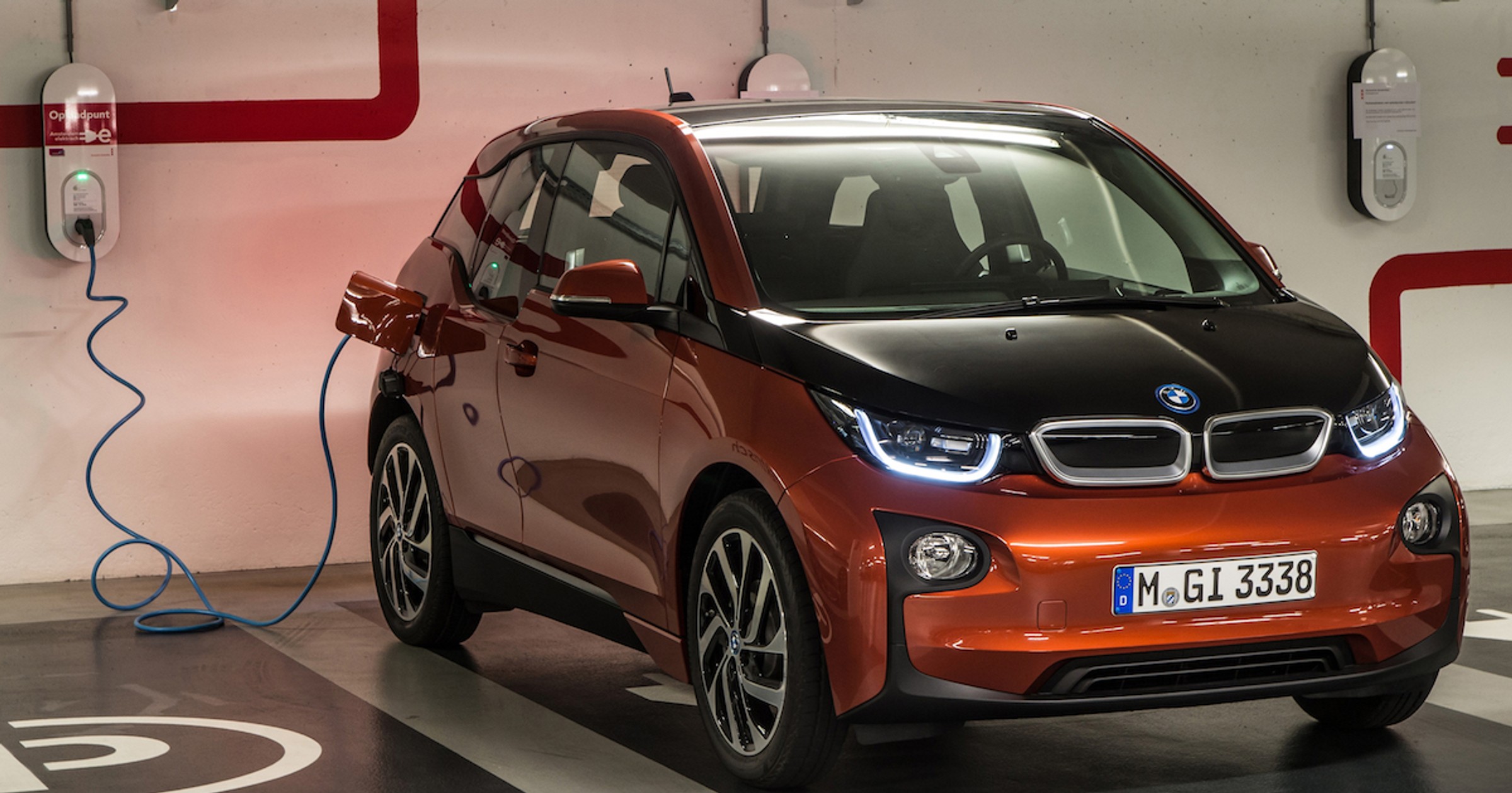 Ładowanie baterii samochodu elektrycznego