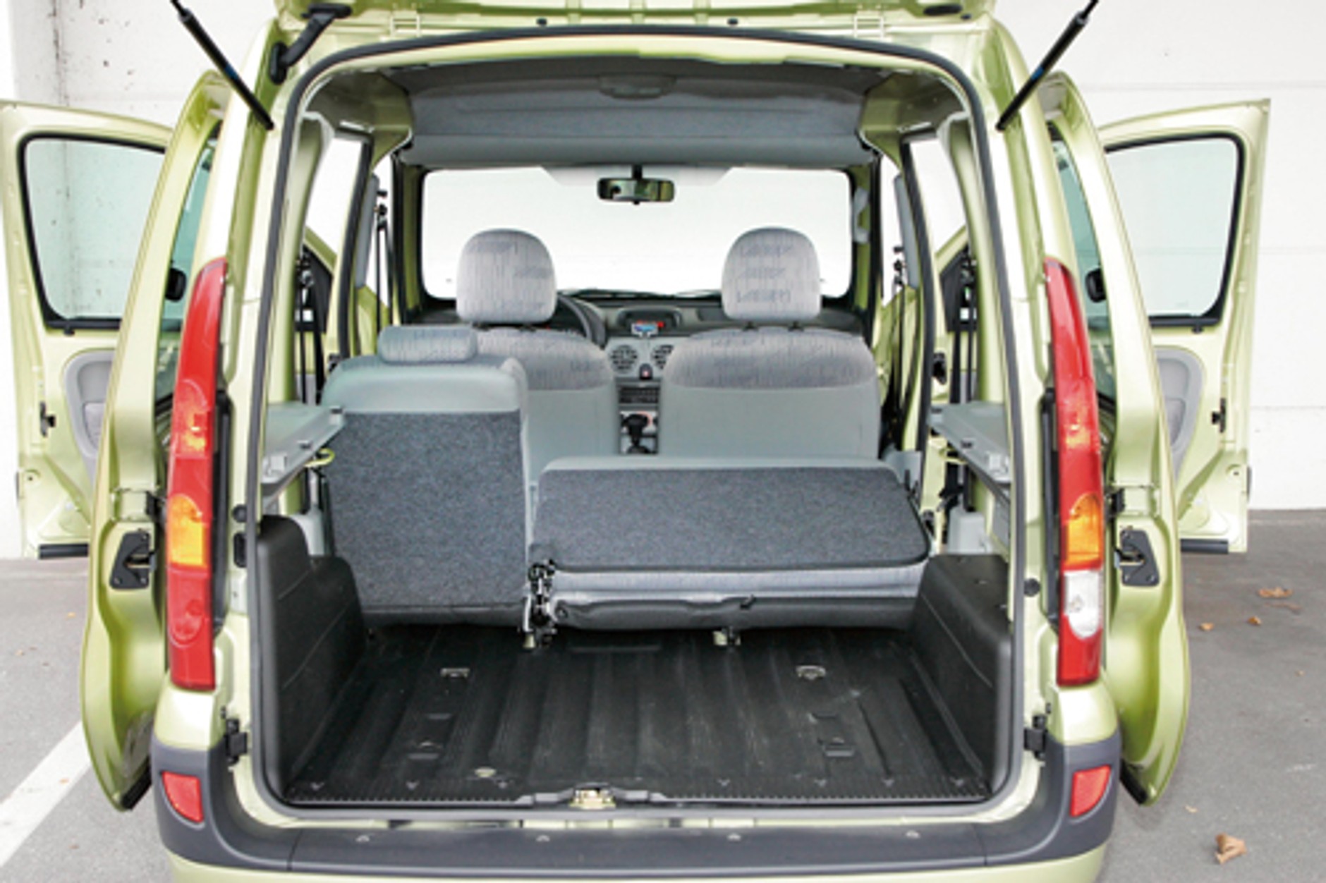 Renault Kangoo kontra Dacia Logan MCV - Prostota jest piękna!