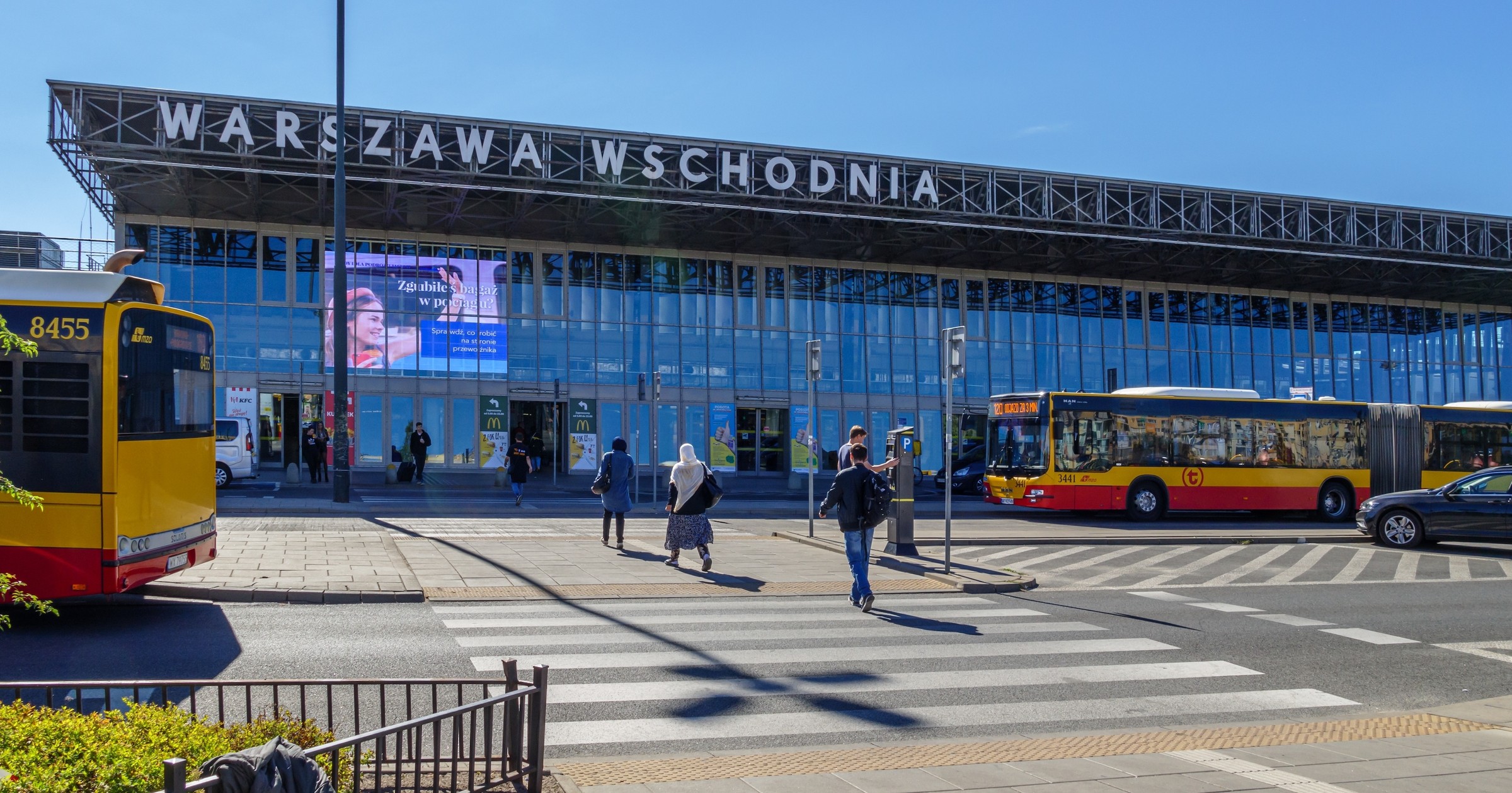 Coraz więcej oszustów w okolicach Dworca Wschodniego w Warszawie