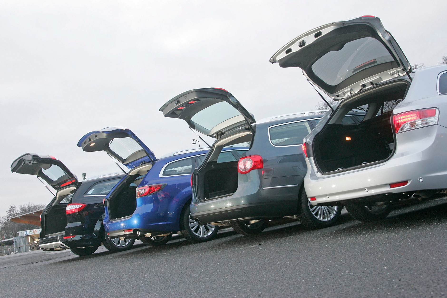 Ford Mondeo kontra Mazda 6, Volkswagen Passat i Toyota Avensis - które kombi z dieslem jest najlepsze?