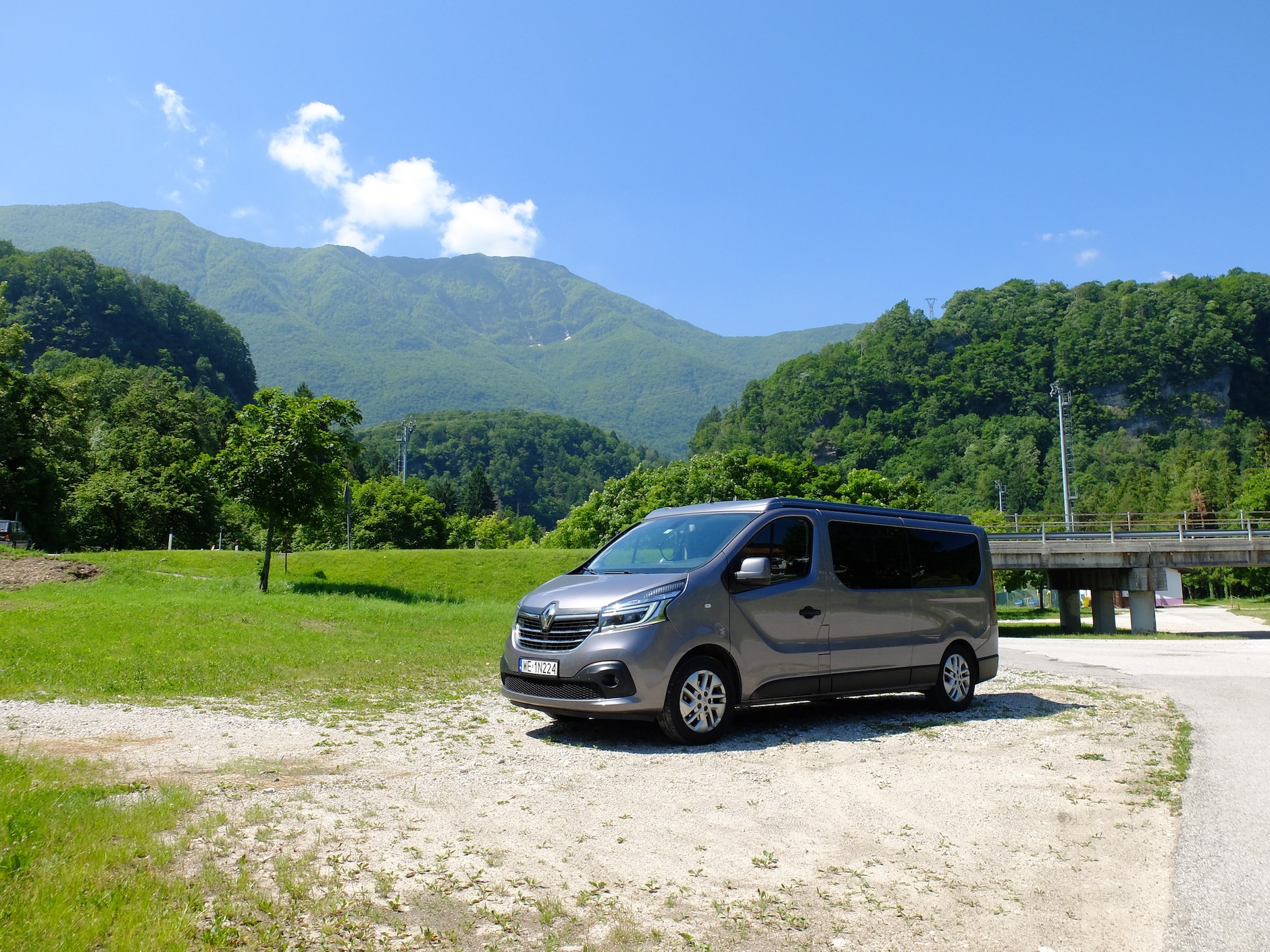 Renault Trafic z zabudową Wavecamper (2021)