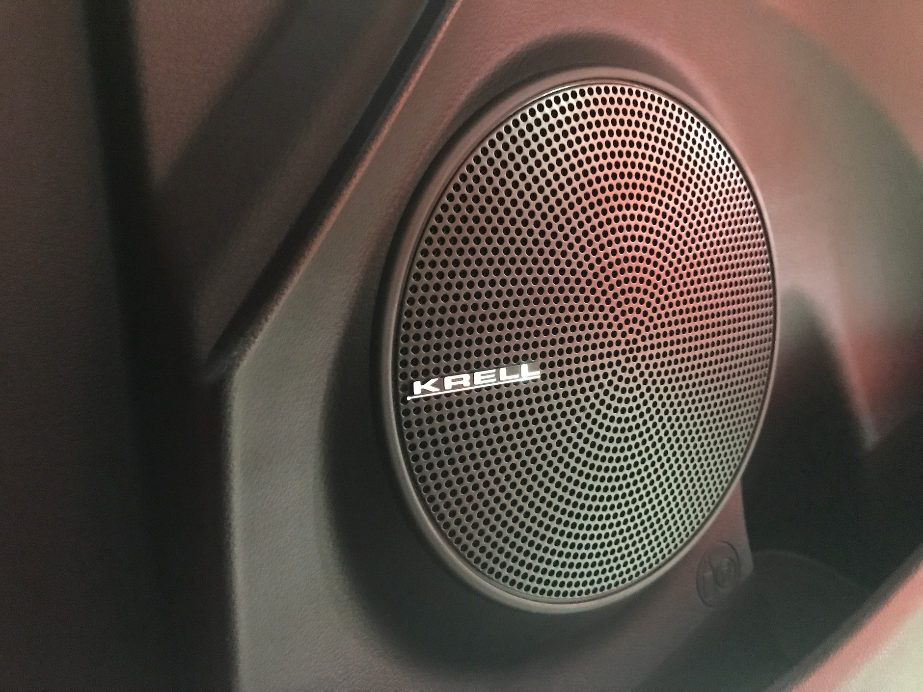 Za system audio odpowiada amerykański Krell. Dużo mocnego basu i ostrych tonów wysokich