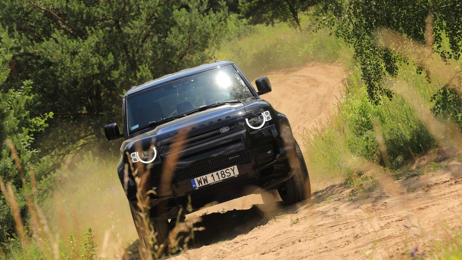 Land Rover Defender 110