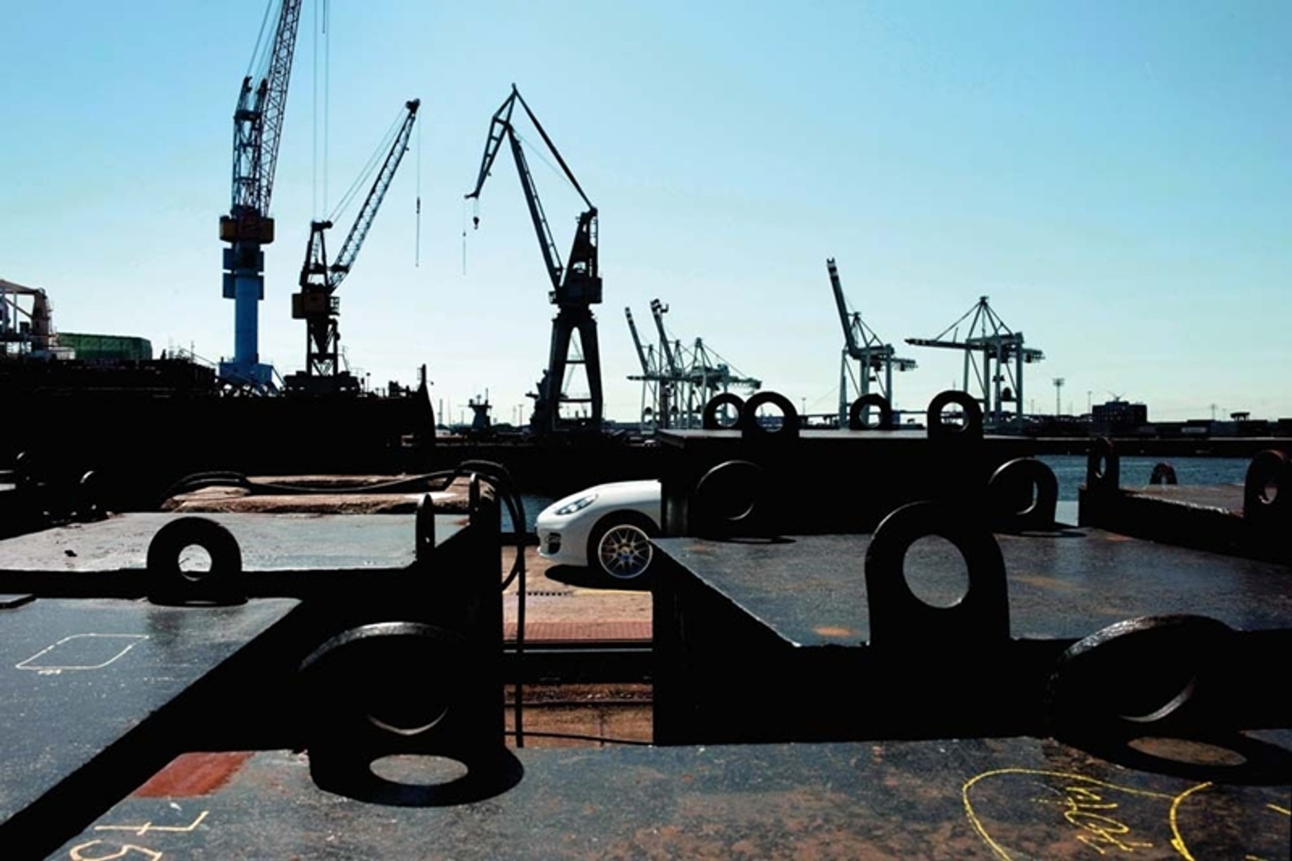 Piękne zdjęcia paskudnego Porsche