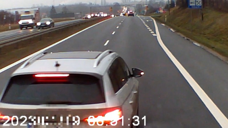 "Szeryf" w Skodzie stracił prawo jazdy i stanie przed sądem