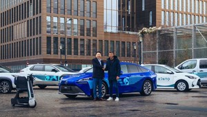 Toyota dostarczyła pierwsze pojazdy na olimpiadę w Paryżu. Uwagę zwraca wózek