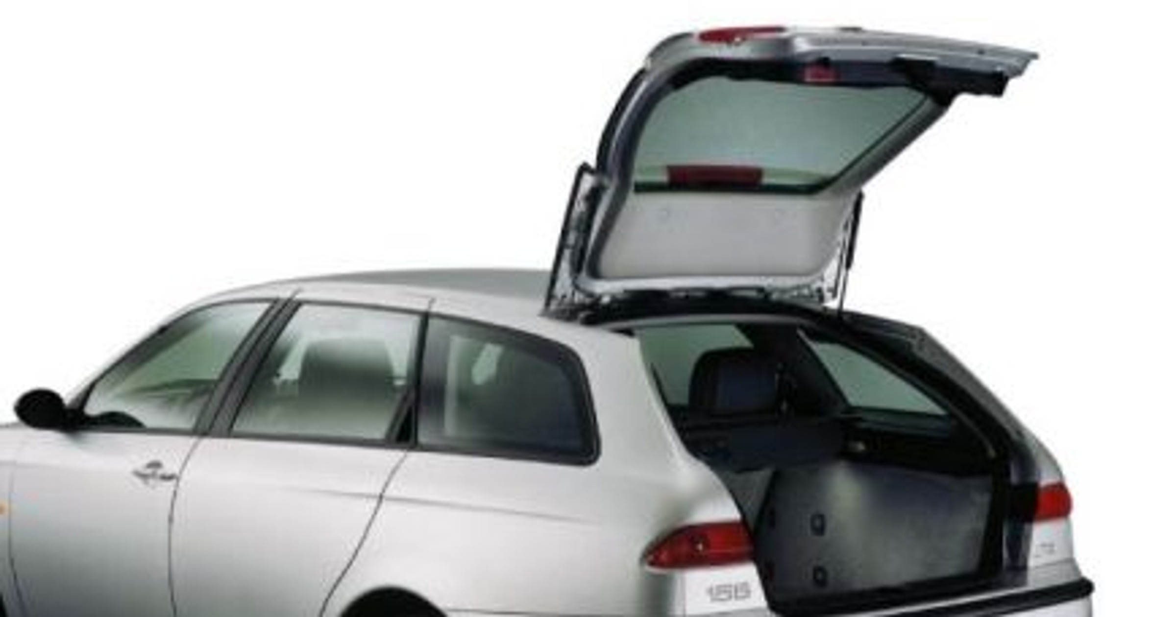 Alfa Romeo 156 SW 2.0 kontra BMW 320i touring - Kombi na pokaz