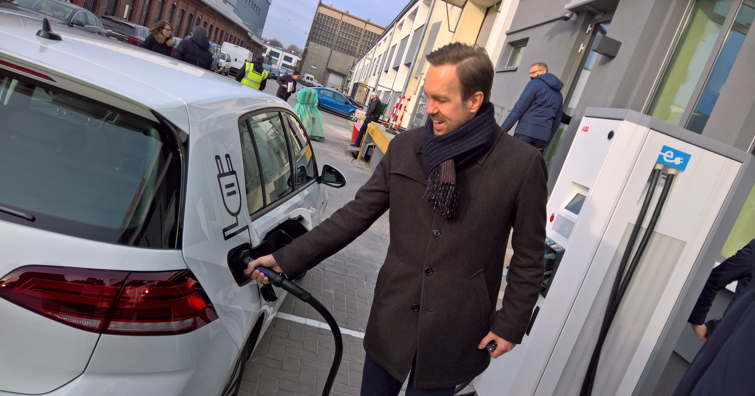 Do nowej ładowarki ABB będzie można podłączyć jednocześnie 2 samochody. Będzie to możliwe jeśli wykorzystane będą gniazda AC i DC