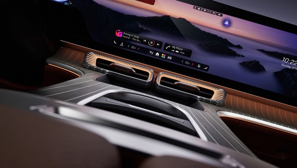 Mercedes zmienia kluczowy element i odtajnia wnętrze nowego SUV-a GLC. Zdumiewający widok