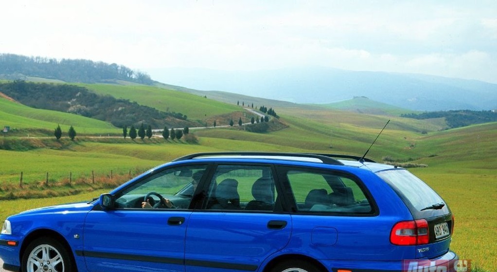 Volvo V40 - pierwsza generacja