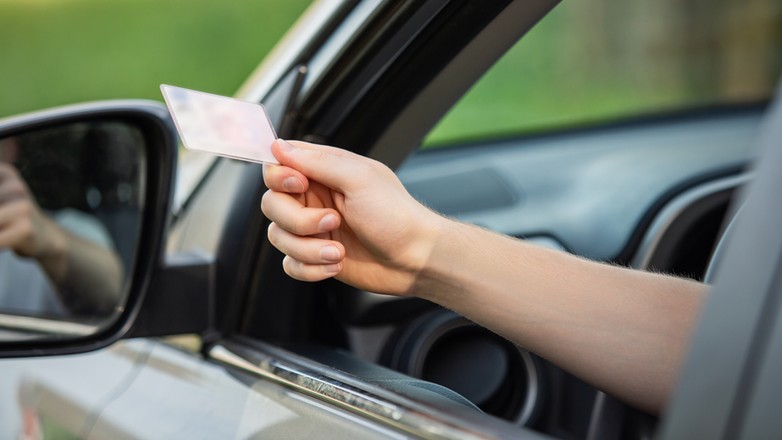 Od 2020 r. polscy kierowcy nie mają obowiązku posiadania przy sobie dokumentów