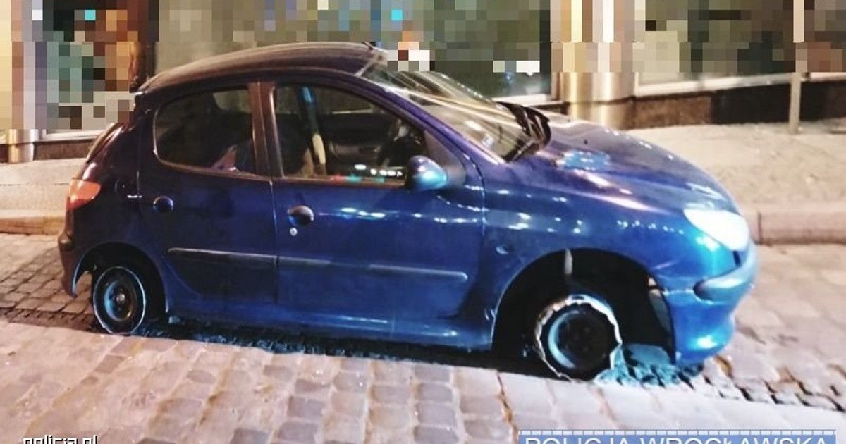 Jechał bez opon po... Wrocławskim rynku