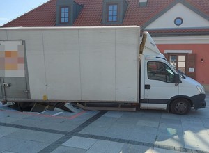 Postanowił skrócić sobie drogę. Czegoś takiego się nie spodziewał