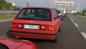 Jak rząd łupił kierowców po wejściu Polski do UE, a "Auto Świat" mu w tym przeszkodził