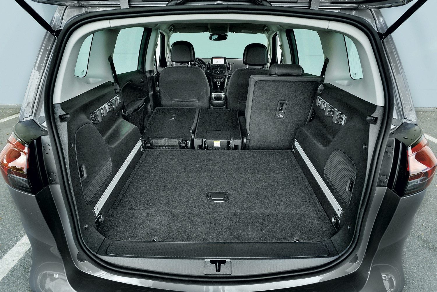 Król vanów pilnie poszukiwany: nowy VW Touran kontra BMW 216d Gran Tourer, Ford Grand C-Max, Opel Zafira Tourer