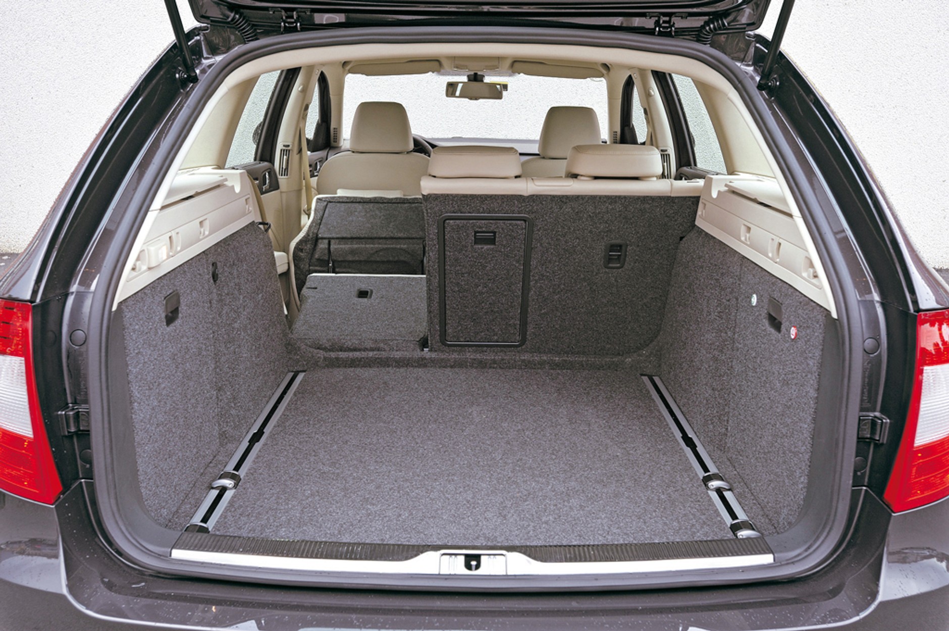 Skoda Superb kontra Mercedes Klasy E - Skoda sięga gwiazd?