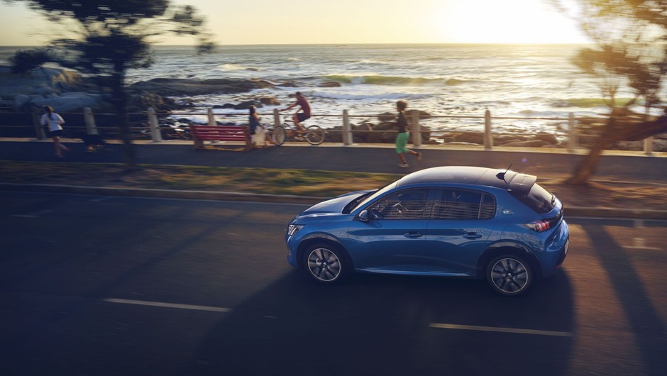 Peugeot-e208