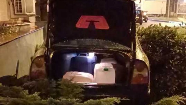 Złodziej zakopał się podczas próby ucieczki. W bagażniku Passata były dowody