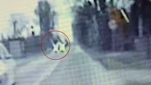 Mrugała światłami, ostrzegając przed policją. Nie wiedziała na kogo trafiła