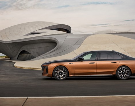 BMW i7 M70