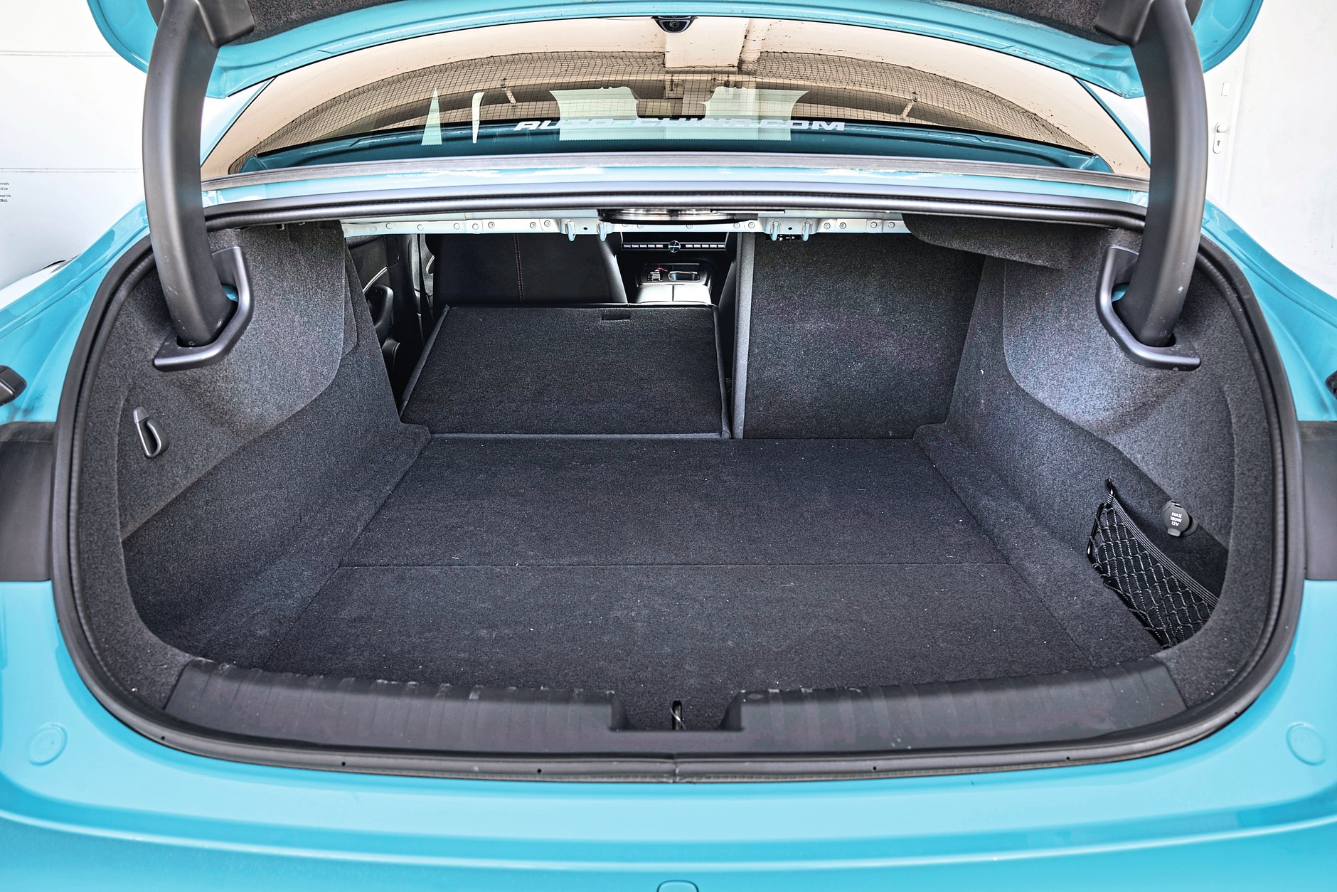 Xiaomi SU7: jak jeździ Taycan za pół ceny?