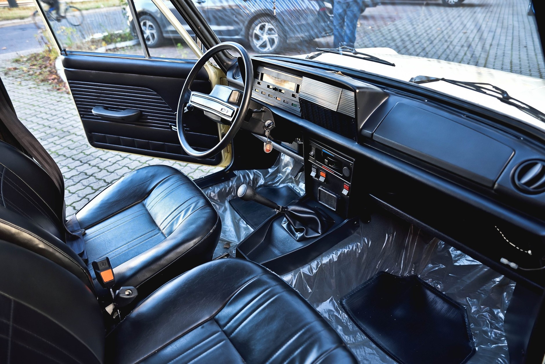 Ten Duży Fiat jest nowy, choć ma 35 lat.  FSO 125p wystawiony na aukcji.