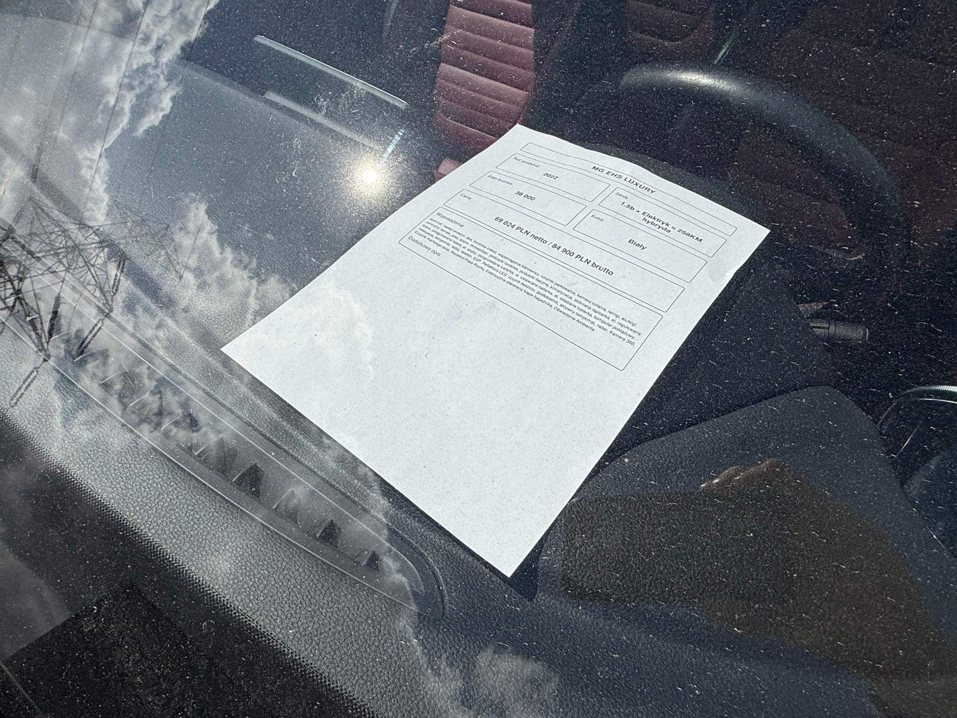 Białe MG z 2022 r. z przebiegiem 38 tys. km za 84 tys. 900 zł