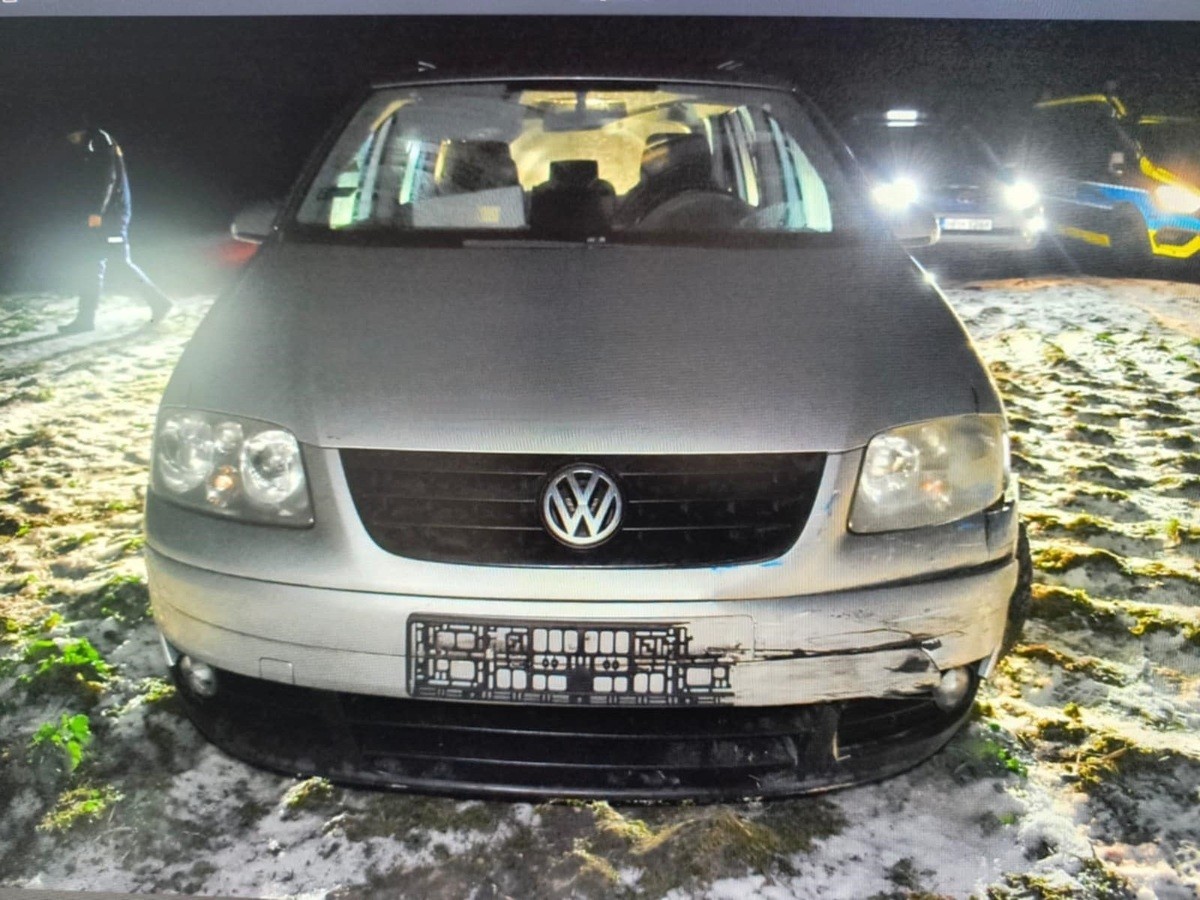 16-latek nie zatrzymał się do kontroli i staranował radiowóz