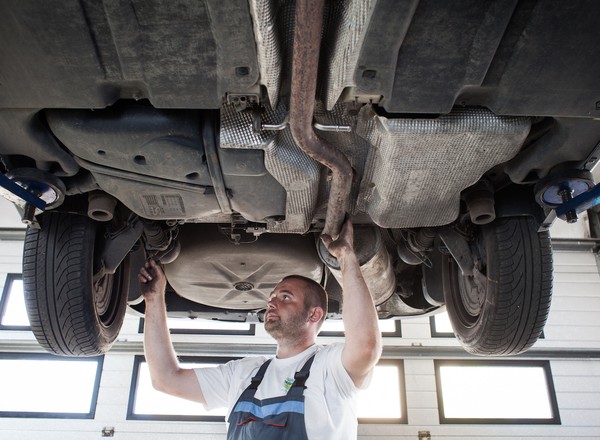 Gdzie sprawdzić auto przed zakupem: w SKP czy przez tzw. mobilnego eksperta?