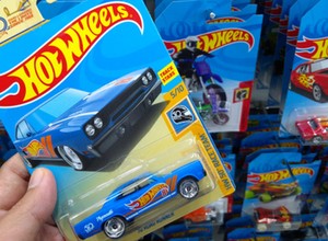Hot Wheels - wyprodukowało już osiem miliardów samochodzików. Jak powstają?