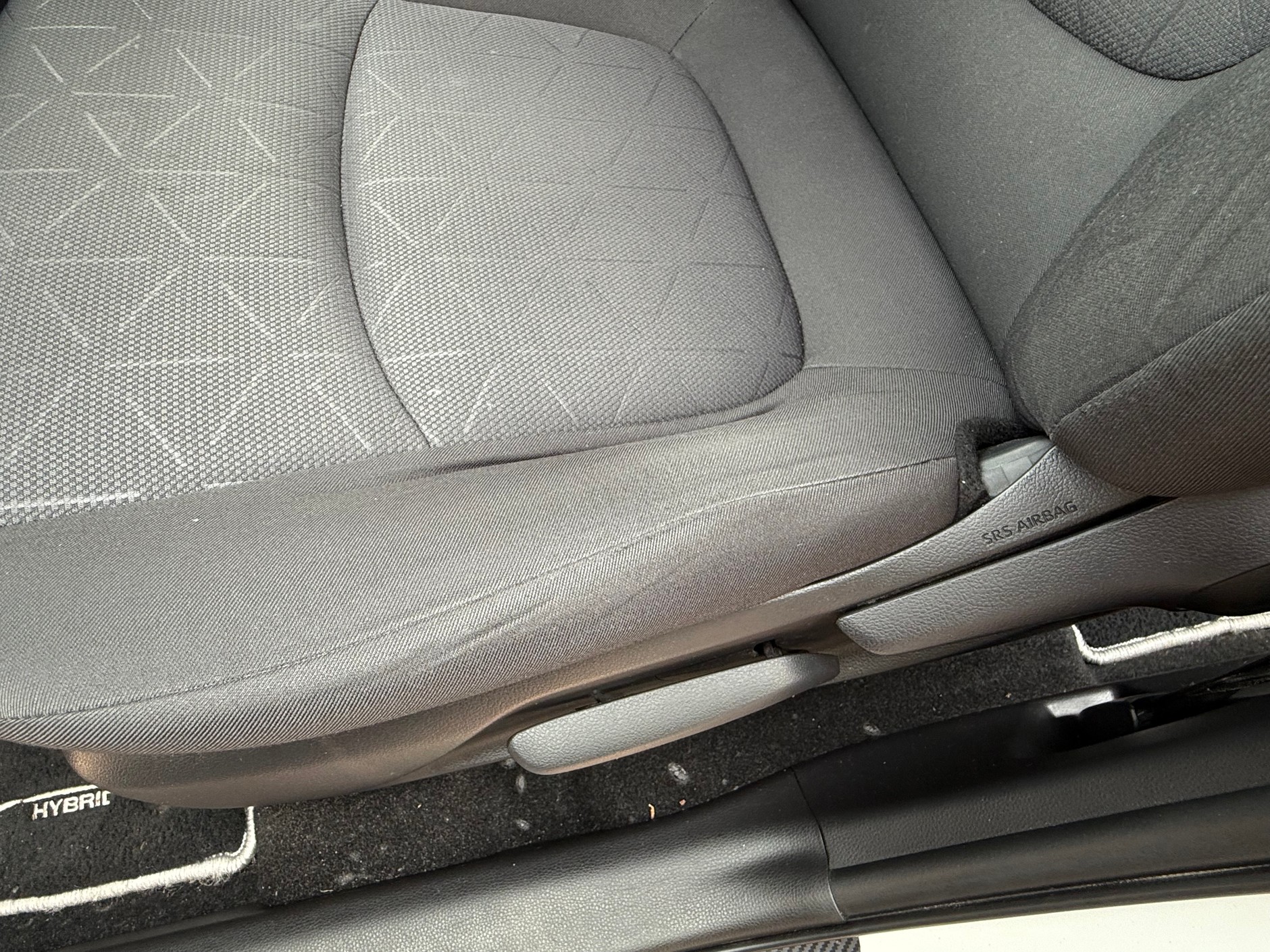 Toyota RAV 4 z 2020 r. oferowana przez autoryzowanego dilera za 123 tys. 700 zł