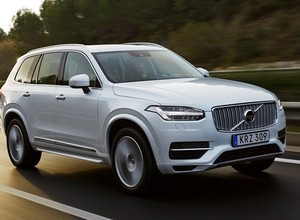 Volvo XC90 autem roku w...Niemczech