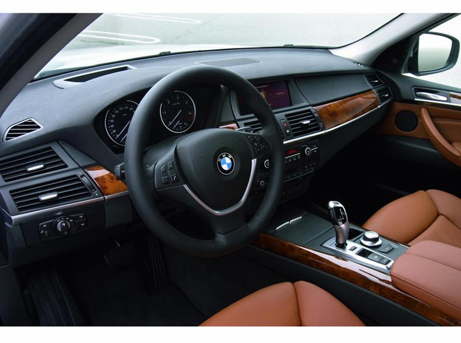 Nowe BMW X5: oficjalne zdjęcia i kompletne informacje