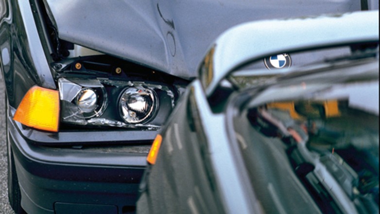 Jak się zachować po kolizji i nie popełnić błędu podczas zgłaszania szkody