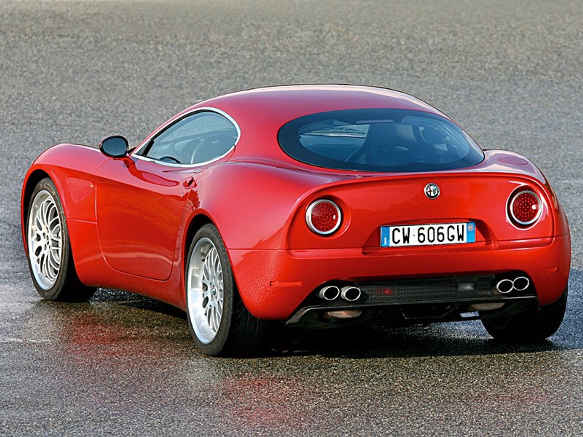 Paryż: Alfa Romeo 8c Competizione oficjalnie!
