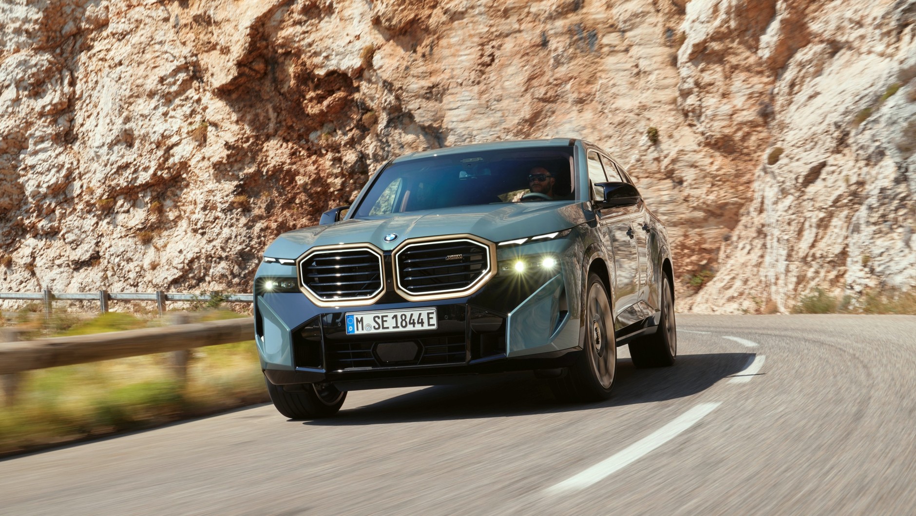 BMW XM (od 2022 r.)