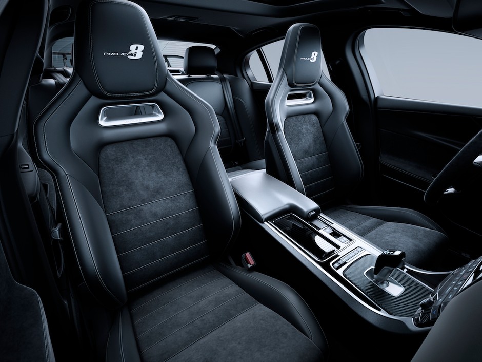 Jaguar XE SV 8