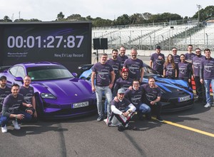 Porsche Taycan Turbo GT to nowy król elektryków. Teslę zostawia na torze daleko w tyle