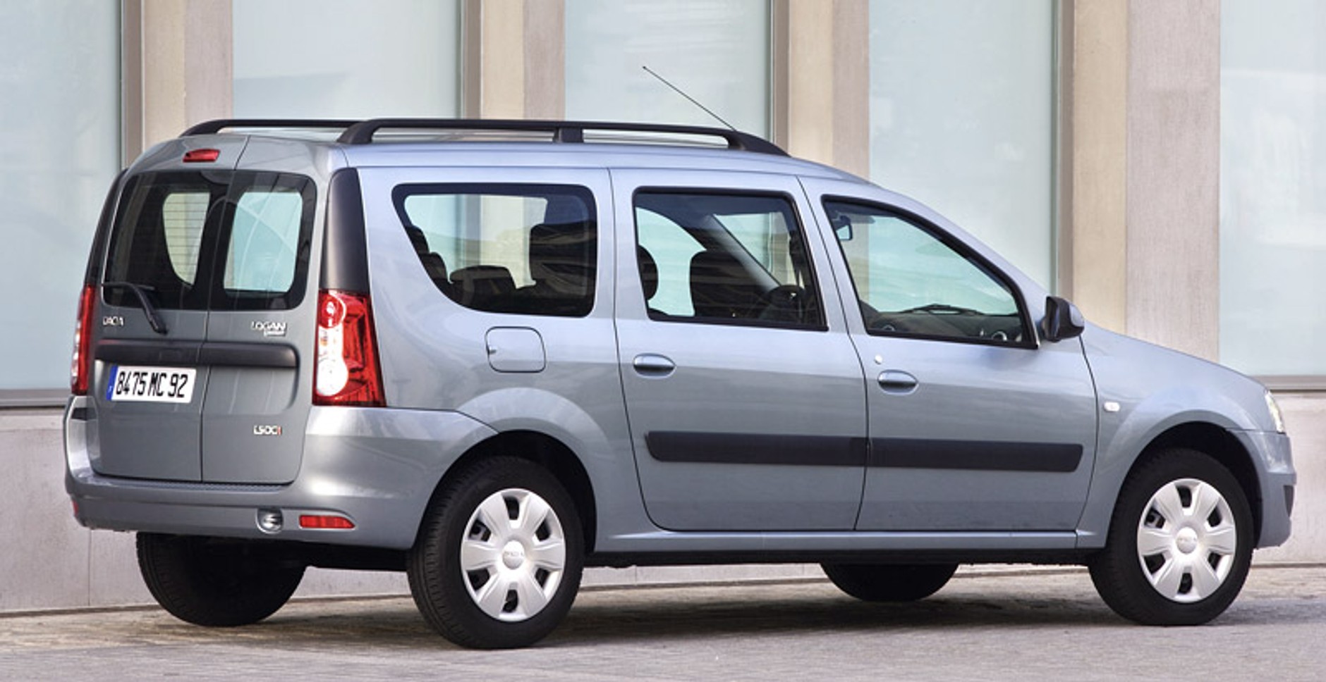 Paryż 2008: Dacia Logan MCV – nowa twarz dla kombi (wideo)