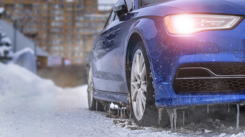 Za zostawienie pracującego silnika na postoju grozi mandat