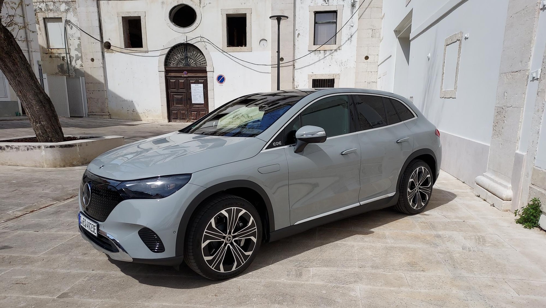 Mercedes EQE SUV