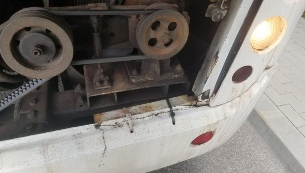 Autobus do przewozu dzieci wyglądał jak wyciągnięty ze złomowiska