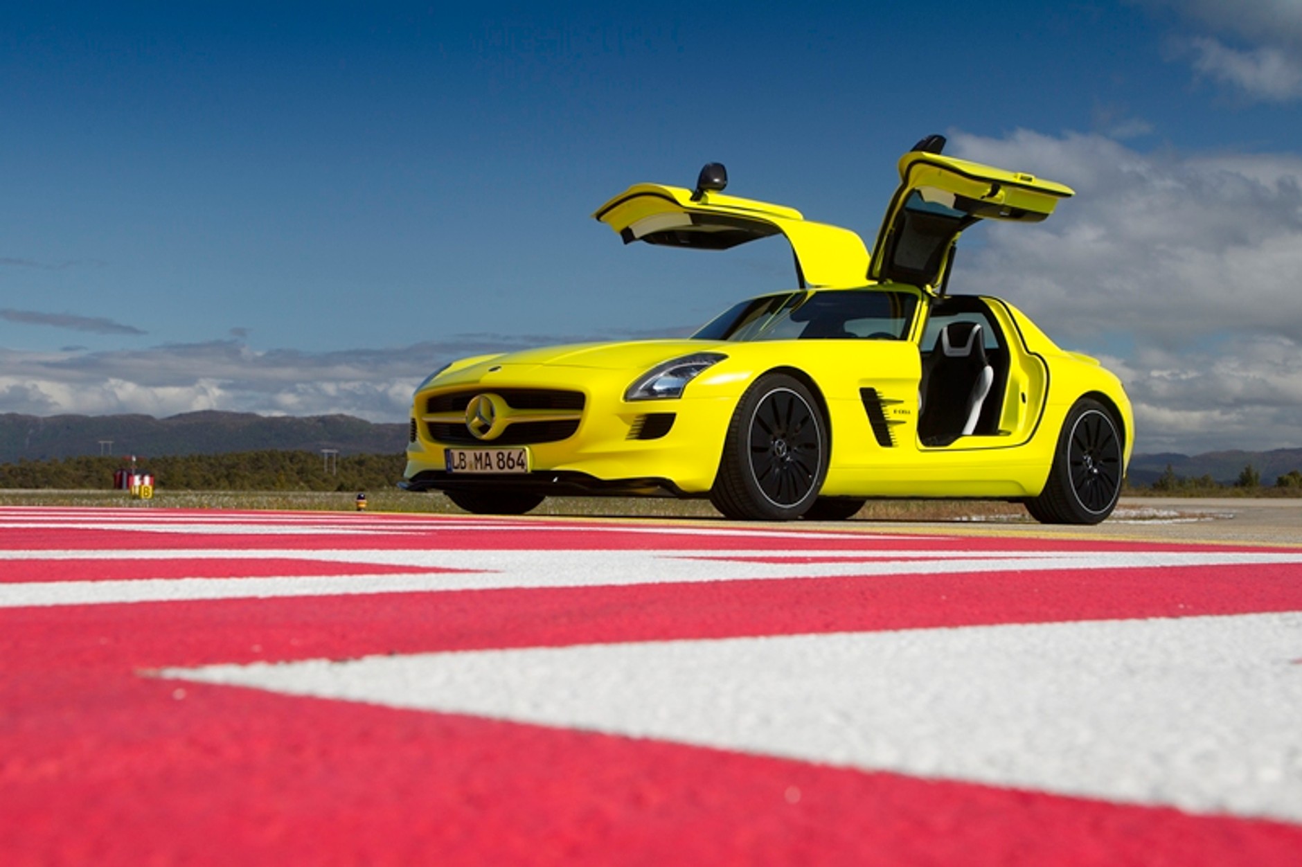 Mercedes SLS AMG E-Cell – z e-pięknem trzeba obcować