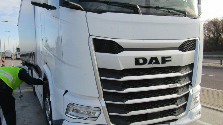 Ciężarówka wiozła opony do Kirgistanu