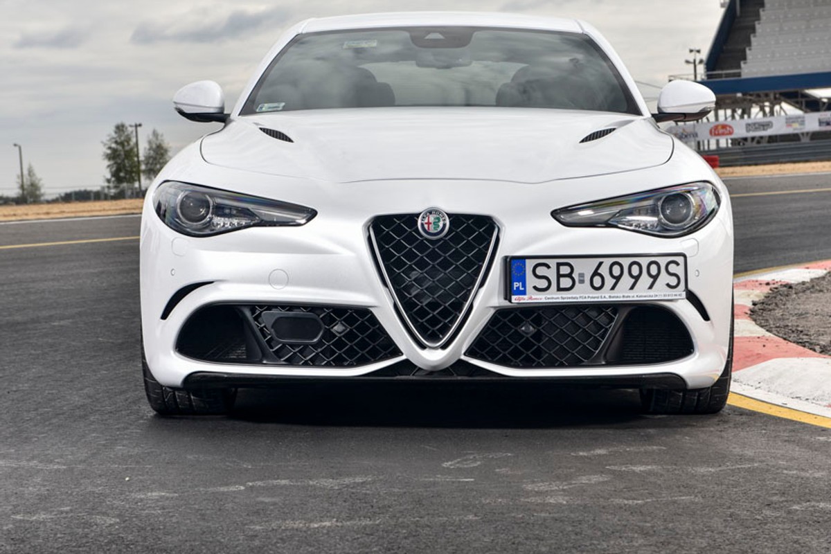 Czy BMW jeździ lepiej niż Alfa Romeo? Co częściej się psuje? Sprawdziliśmy używane BMW serii 3 i Alfę Romeo Giulię