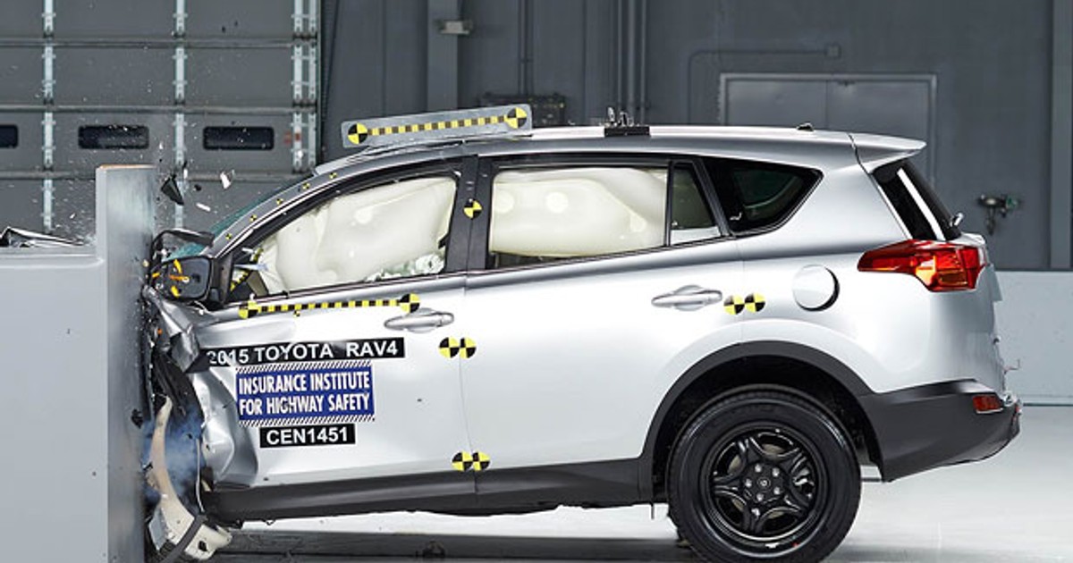 Toyota RAV-4 w teście zderzeniowym IIHS