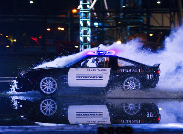 Hyperdrive – czy warto obejrzeć najnowszą produkcję Netflixa?